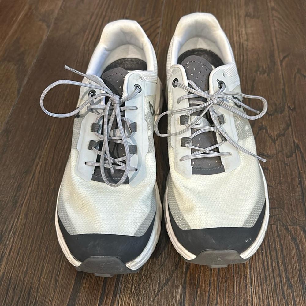 On cloud cloudvista helion men’s sneakers. EU42